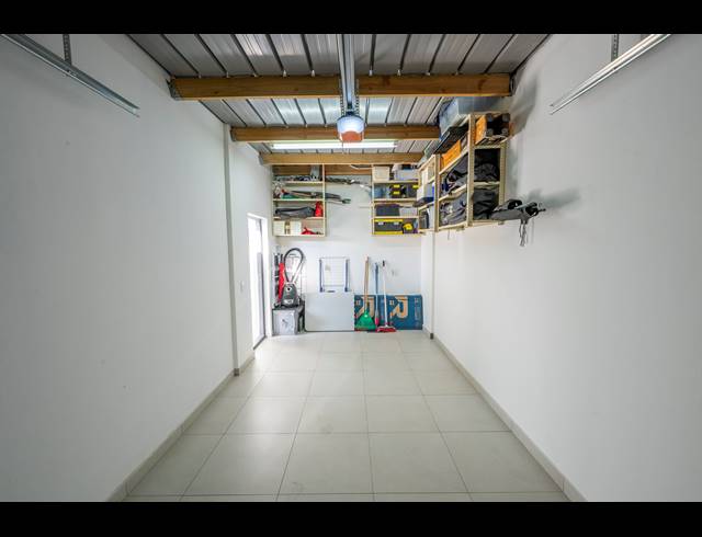3 BEDROOM APARTMENT FOR SALE IN SANDOWN